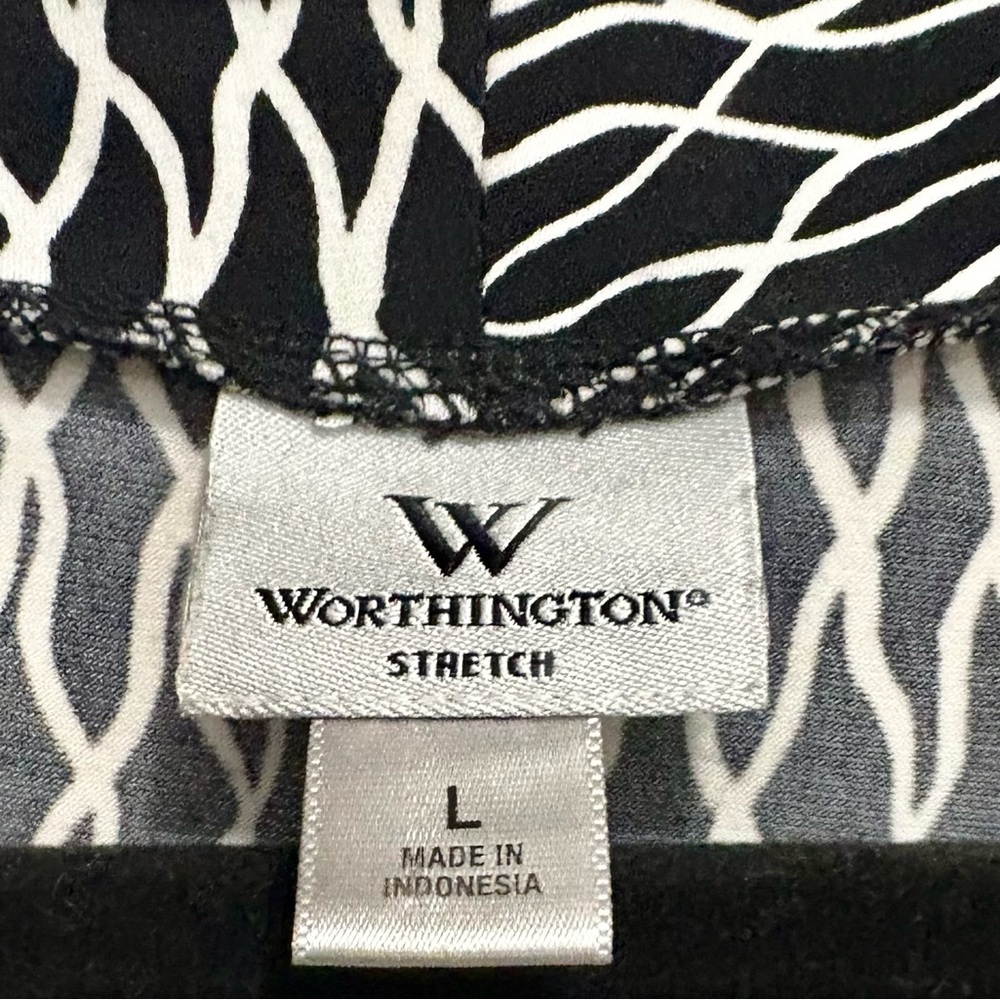 Black and White Patterned Women's Top - Picture 6 of 6
